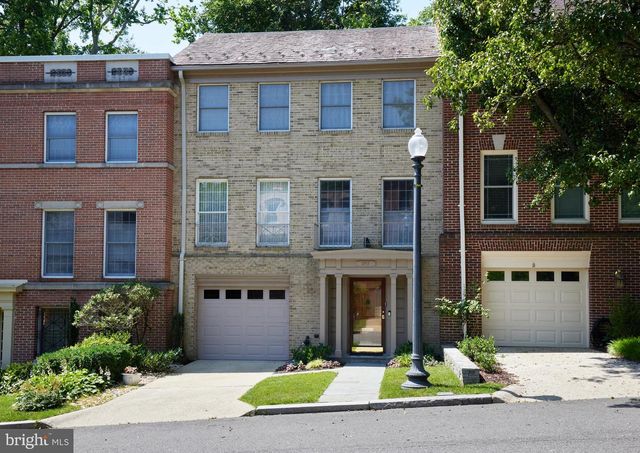 2712 UNICORN LN NW, Washington, DC 20015