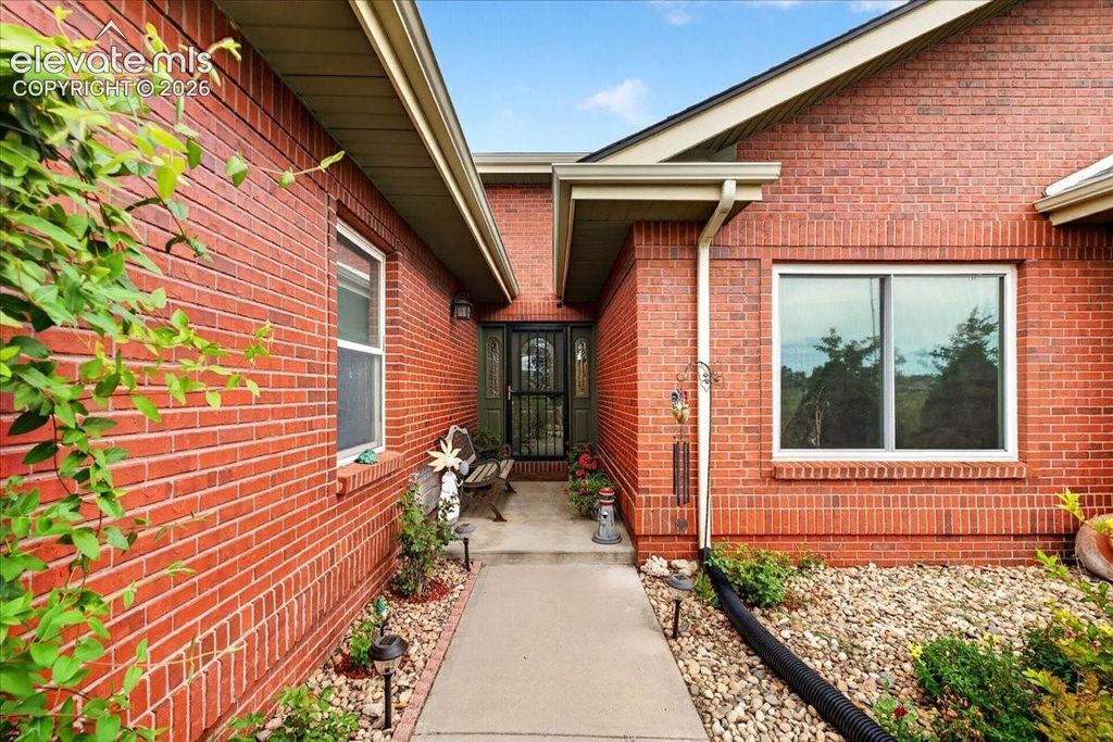 55739 E Apache Place, Strasburg, CO 80136 — photo 2