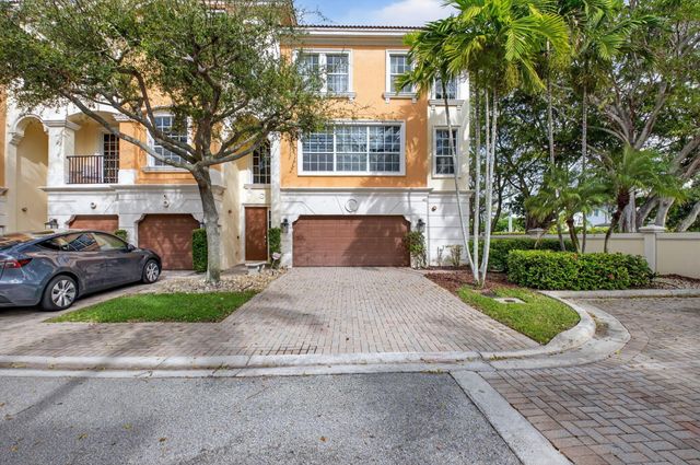 667 NE Trieste Lane, Boca Raton, FL 33487