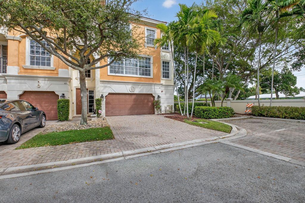 667 NE Trieste Lane, Boca Raton, FL 33487