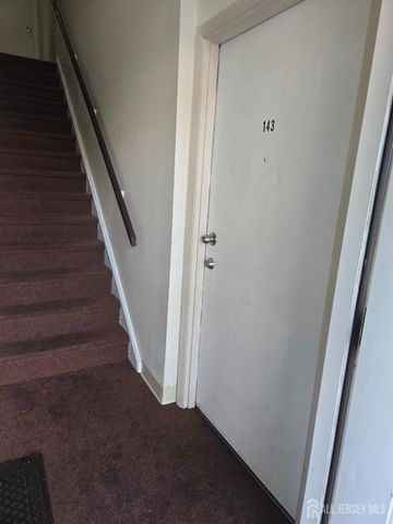 143 College Drive, Edison, NJ 08817