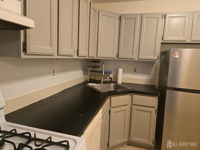 143 College Drive, Edison, NJ 08817