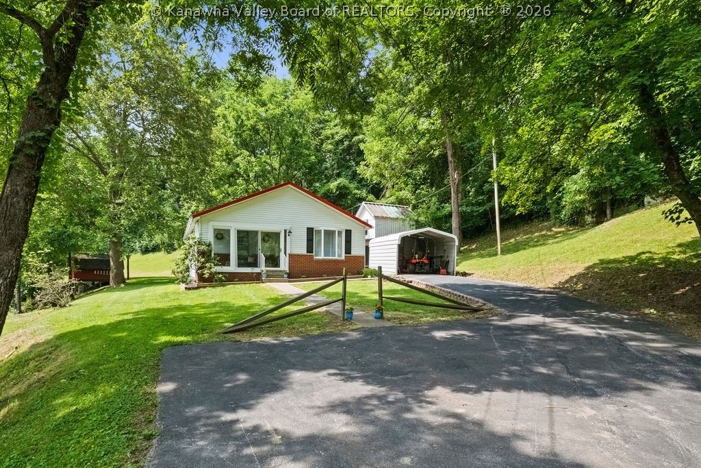 1949 Presson Drive, Charleston, WV 25320