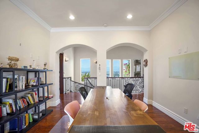 10940 Terryview Drive, Studio City (los Angeles), CA 91604