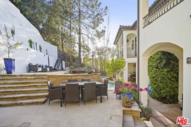10940 Terryview Drive, Studio City (los Angeles), CA 91604
