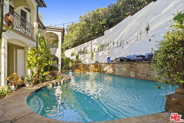 10940 Terryview Drive, Studio City (los Angeles), CA 91604