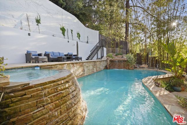 10940 Terryview Drive, Studio City (los Angeles), CA 91604