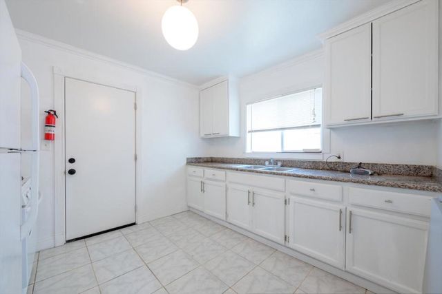 6029 Macarthur Boulevard, Oakland, CA 94605