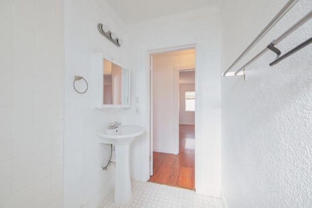 6029 Macarthur Boulevard, Oakland, CA 94605
