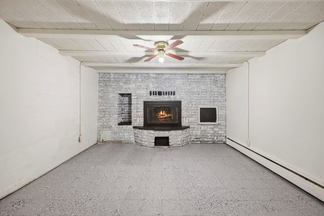 2604 Hilltop Drive, Marshalltown, IA 50158