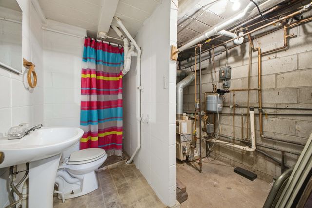 2604 Hilltop Drive, Marshalltown, IA 50158