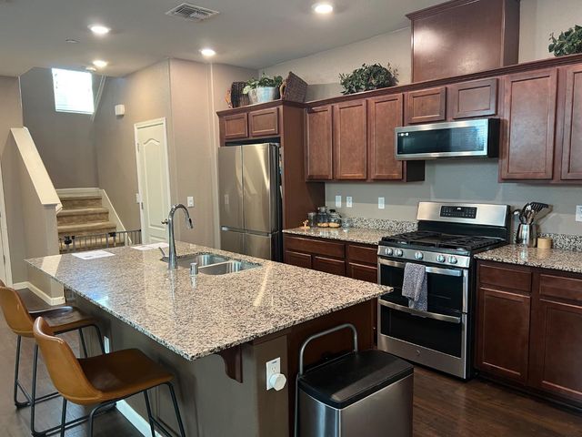 9914 Macabee Ln, Elk Grove, CA 95757