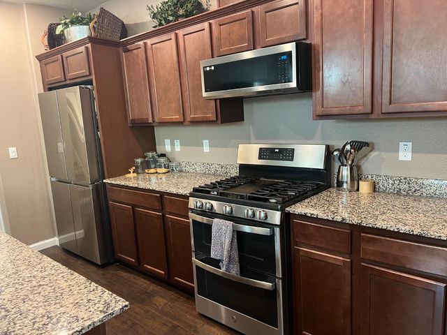 9914 Macabee Ln, Elk Grove, CA 95757