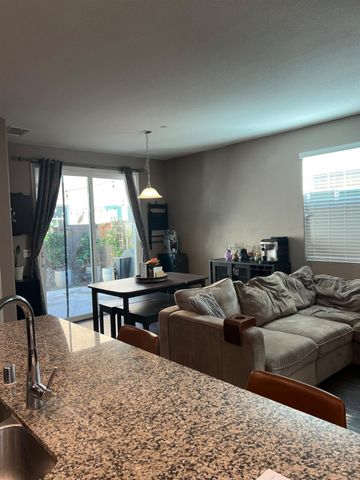 9914 Macabee Ln, Elk Grove, CA 95757