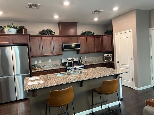 9914 Macabee Ln, Elk Grove, CA 95757