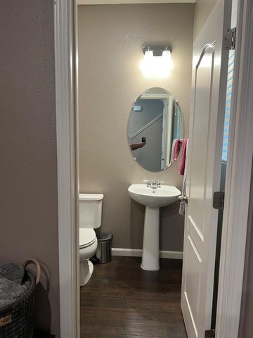 9914 Macabee Ln, Elk Grove, CA 95757