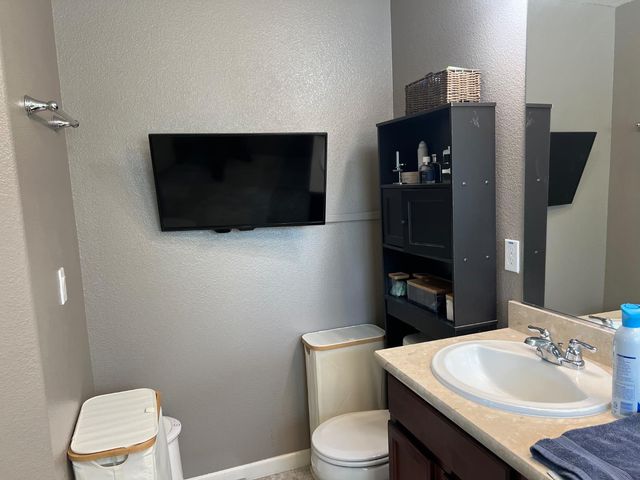 9914 Macabee Ln, Elk Grove, CA 95757