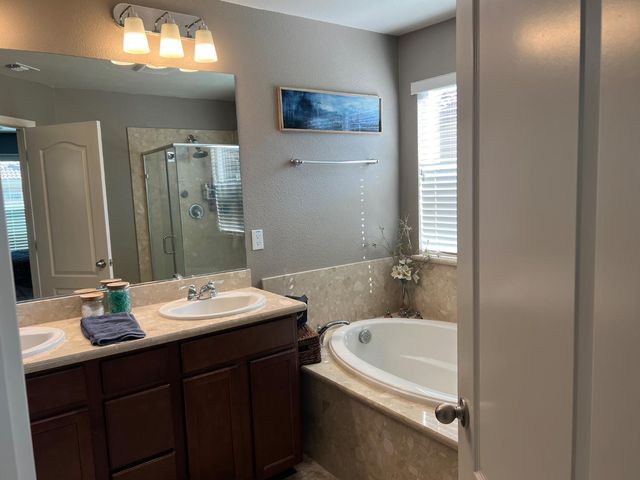 9914 Macabee Ln, Elk Grove, CA 95757