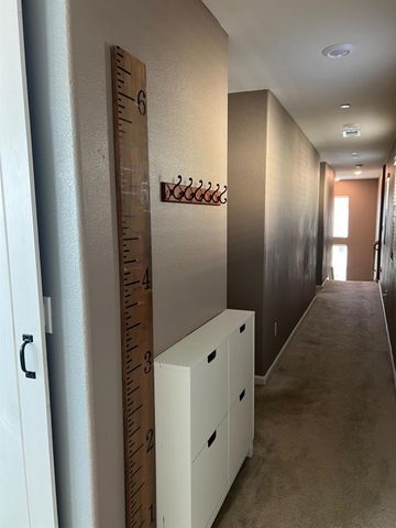 9914 Macabee Ln, Elk Grove, CA 95757