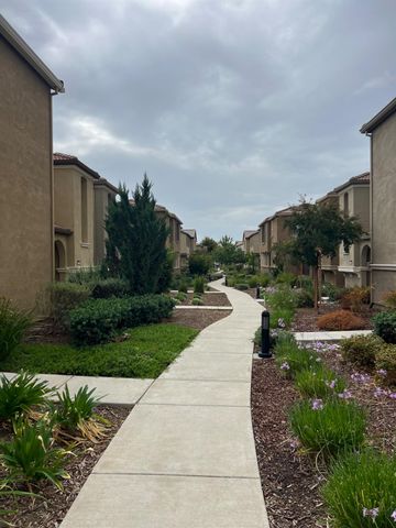 9914 Macabee Ln, Elk Grove, CA 95757