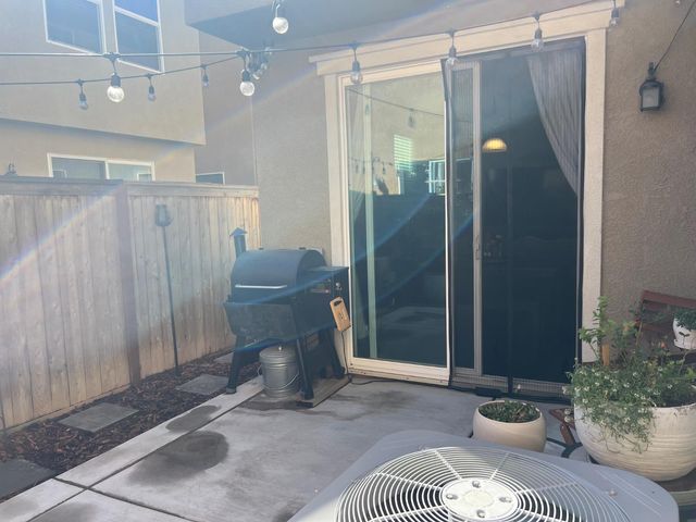 9914 Macabee Ln, Elk Grove, CA 95757