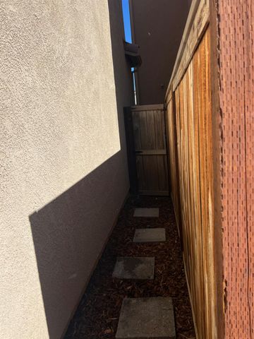 9914 Macabee Ln, Elk Grove, CA 95757