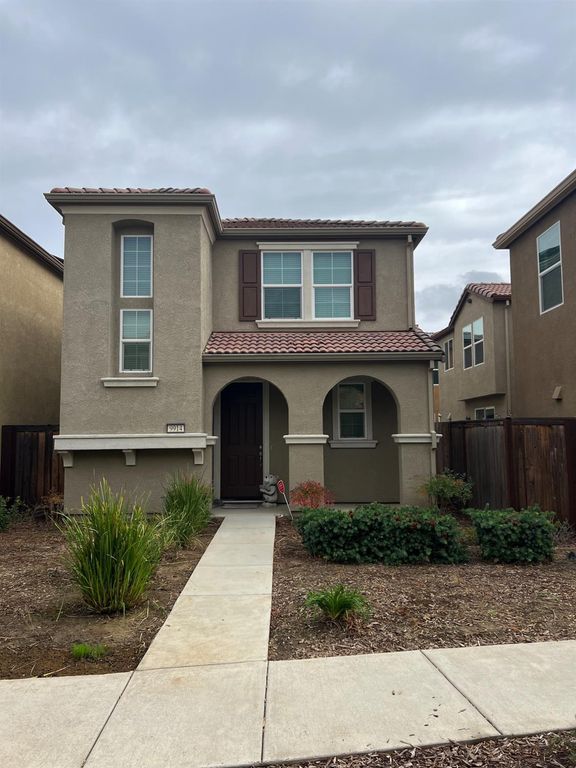 9914 Macabee Ln, Elk Grove, CA 95757