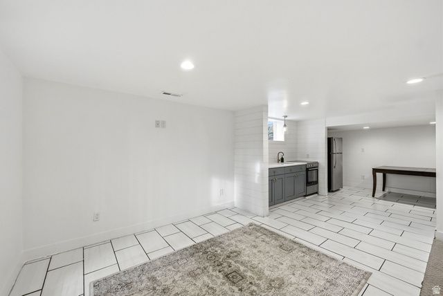 4020 S OLIVER DR, Holladay, UT 84124