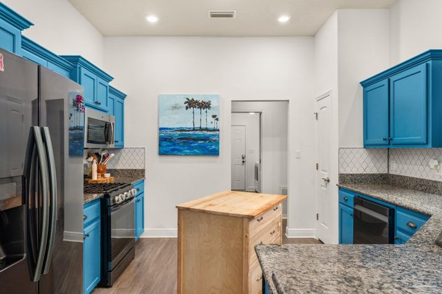 5469 North Shore Rd, Pensacola, FL 32507