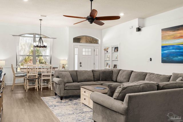 5469 North Shore Rd, Pensacola, FL 32507