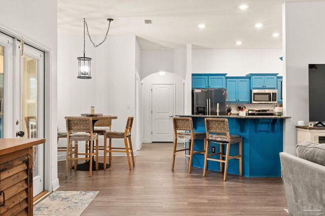 5469 North Shore Rd, Pensacola, FL 32507