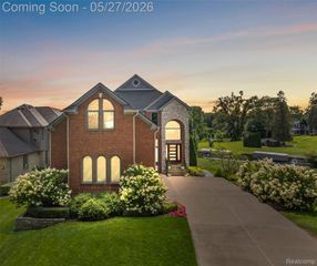 1600 Vanstone Drive, Commerce Charter Township, MI 48382