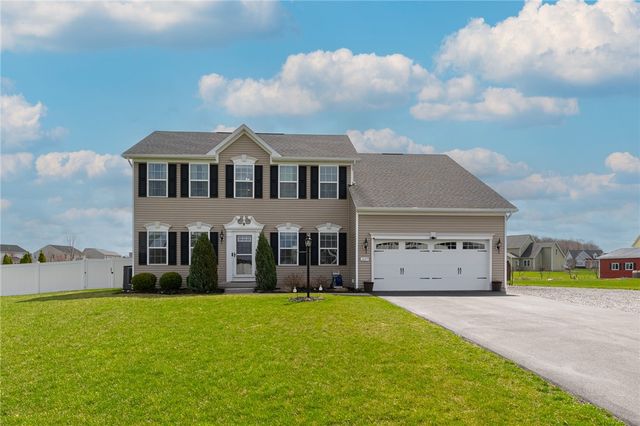 1609 Clovertrail Drive, Farmington, NY 14425