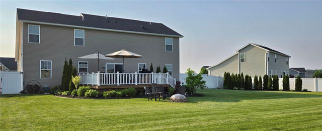 1609 Clovertrail Drive, Farmington, NY 14425