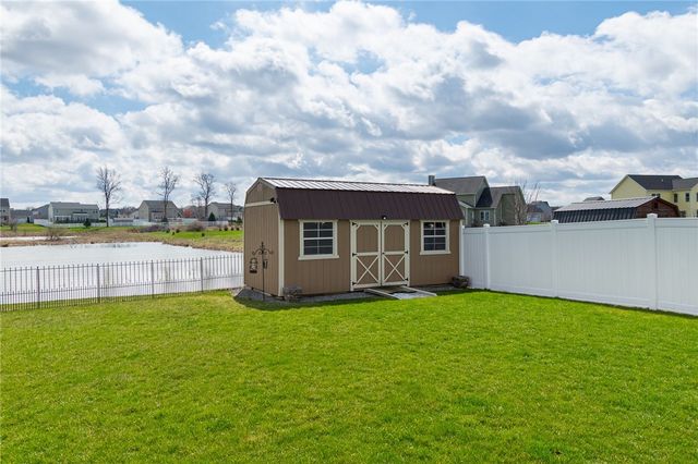 1609 Clovertrail Drive, Farmington, NY 14425