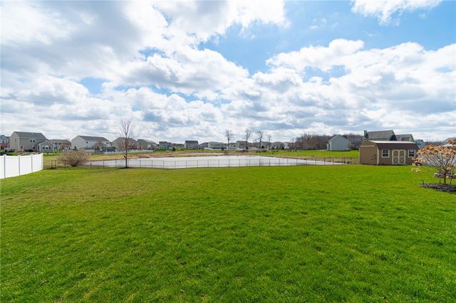 1609 Clovertrail Drive, Farmington, NY 14425
