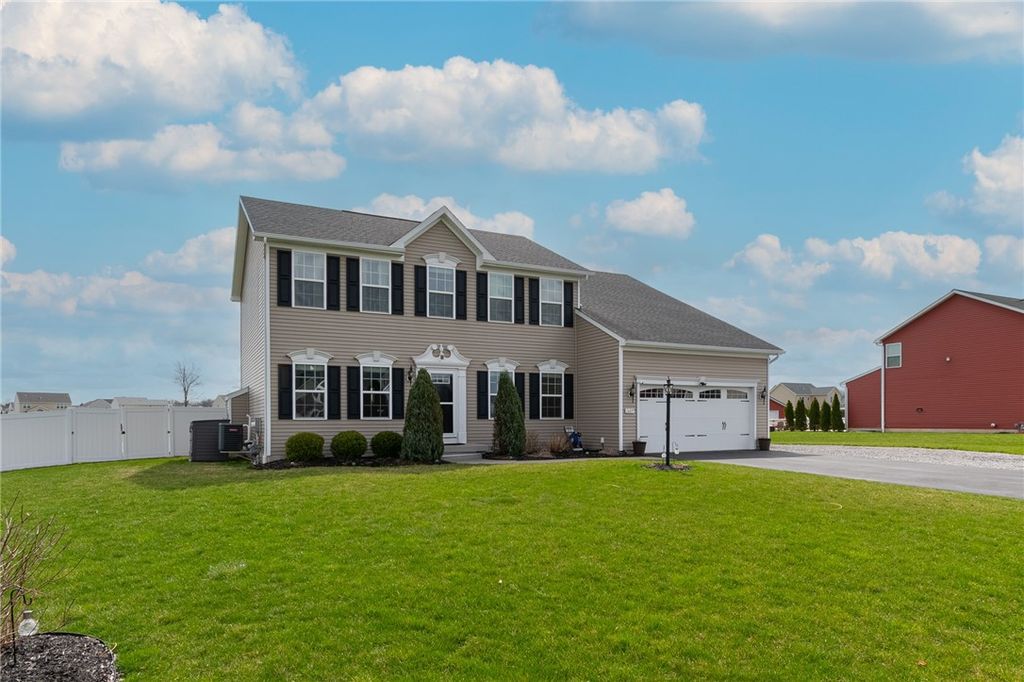 1609 Clovertrail Drive, Farmington, NY 14425