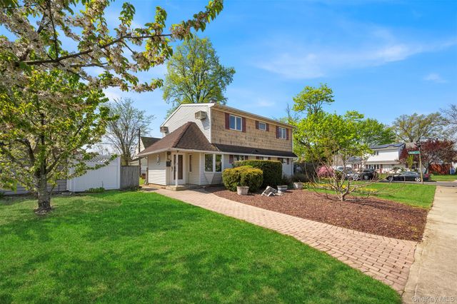 2 Bent Lane, Levittown, NY 11756