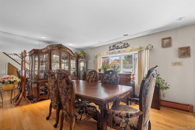 2 Bent Lane, Levittown, NY 11756