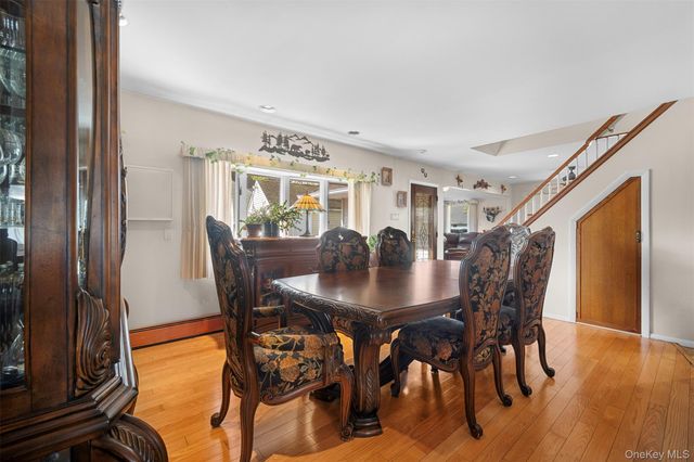 2 Bent Lane, Levittown, NY 11756