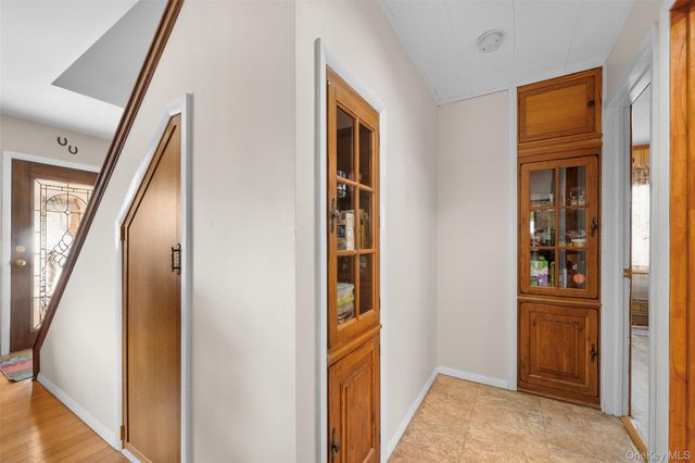 2 Bent Lane, Levittown, NY 11756