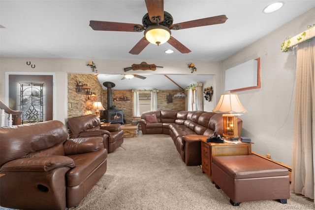 2 Bent Lane, Levittown, NY 11756