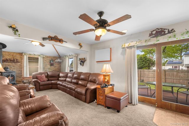 2 Bent Lane, Levittown, NY 11756