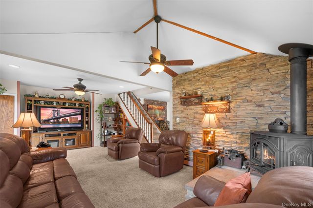 2 Bent Lane, Levittown, NY 11756