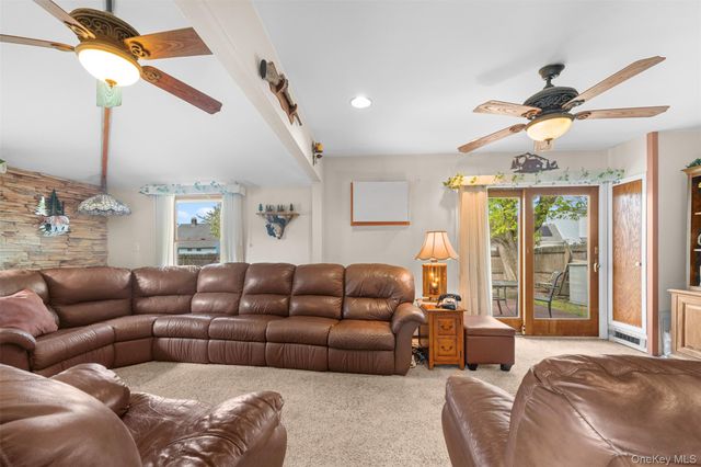 2 Bent Lane, Levittown, NY 11756