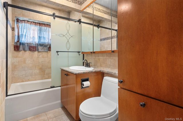 2 Bent Lane, Levittown, NY 11756