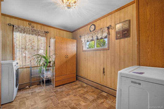 2 Bent Lane, Levittown, NY 11756