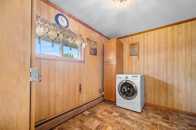 2 Bent Lane, Levittown, NY 11756