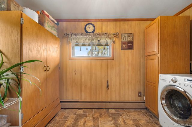 2 Bent Lane, Levittown, NY 11756