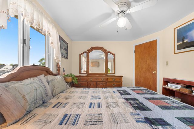 2 Bent Lane, Levittown, NY 11756